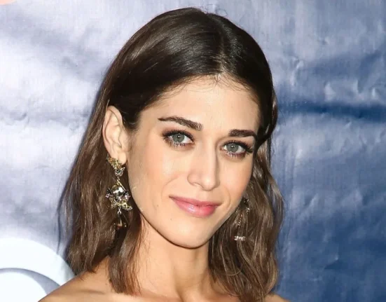 Lizzy Caplan