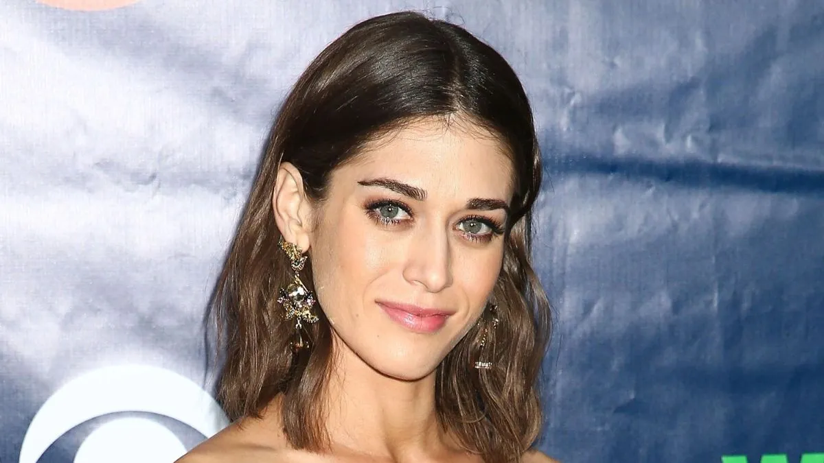 Lizzy Caplan